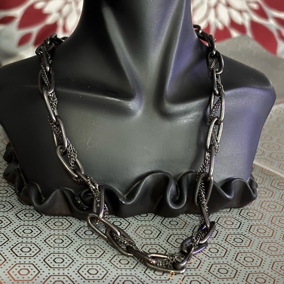 Black chain necklace with a touch of gothic flair #gothicjewels - Picture 3 of 7